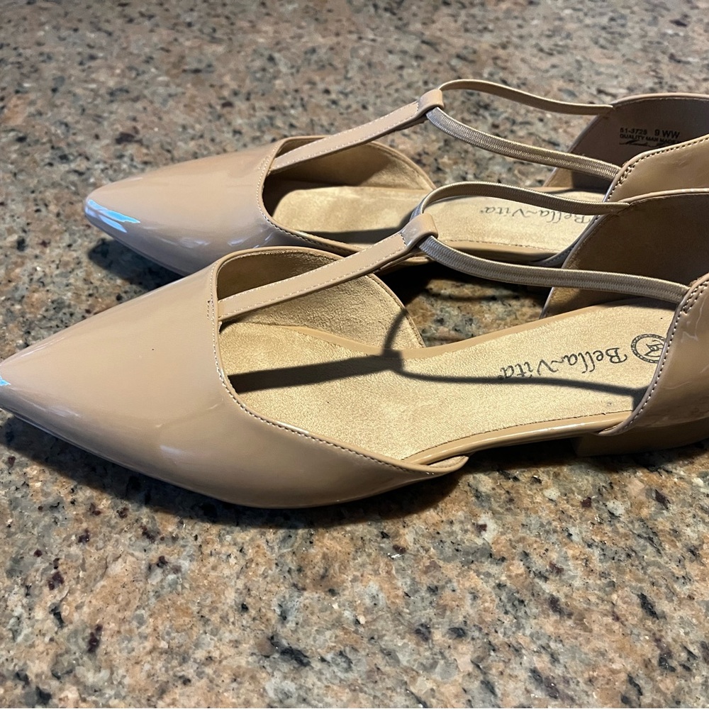 Bella Vita Nude Patent Pointed T-Strap Flats-9ww - Picture 2 of 4